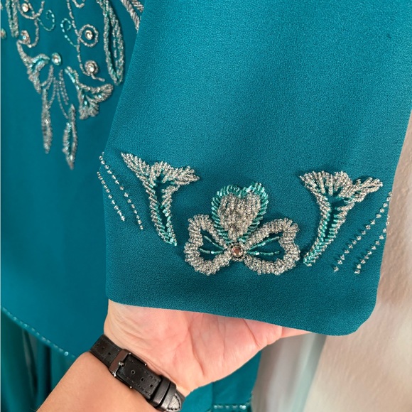 Elegant Hand Stitchhed and Beaded Skirt and Blouse Set - Picture 10 of 11